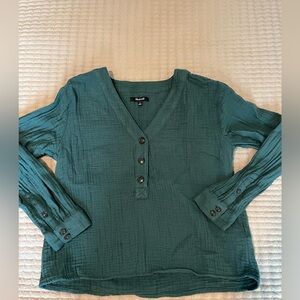 Small green longsleeve top